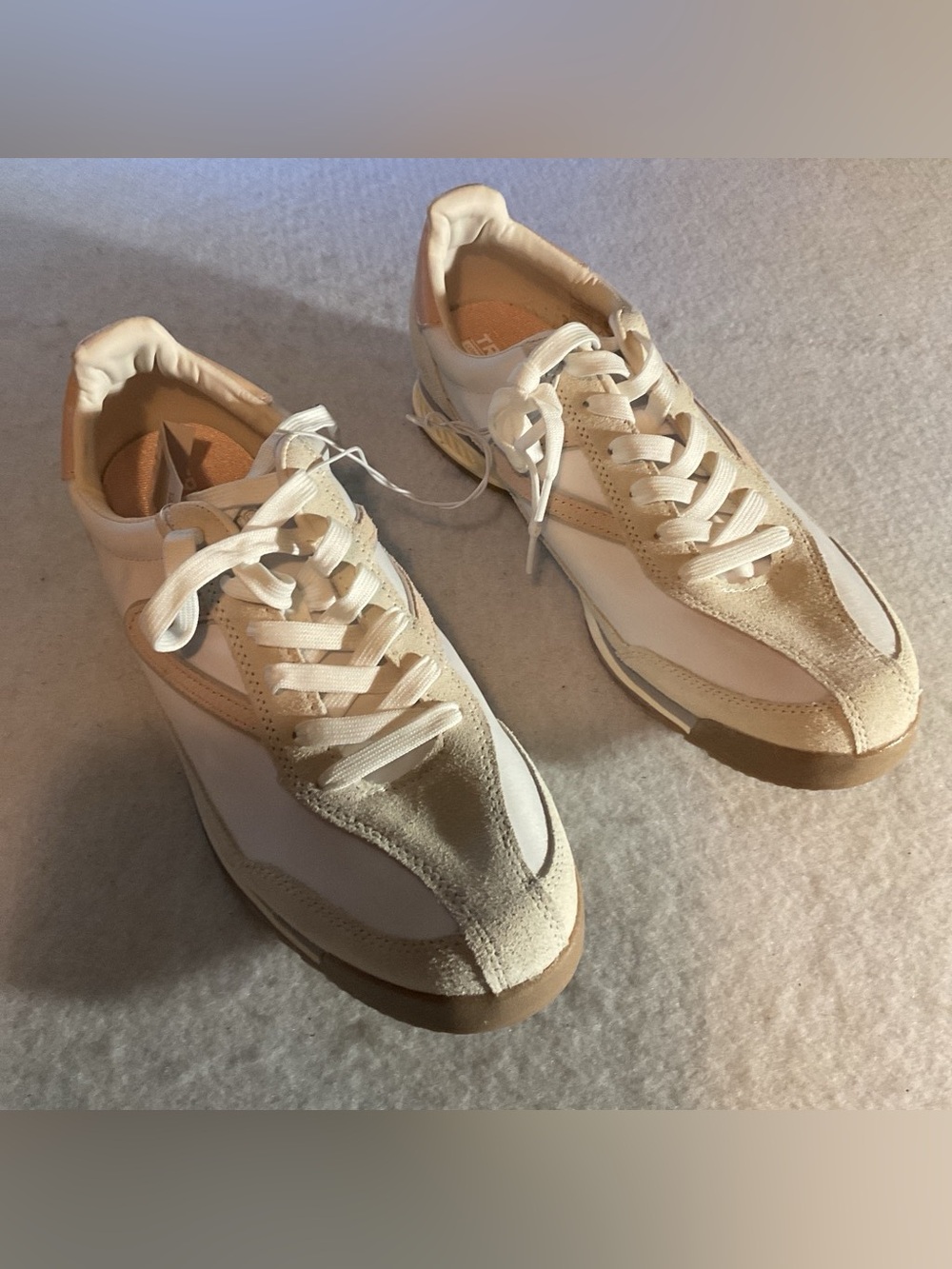 Tretorn Women’s Neutral Beige & White Lace-Up Sneakers size 11